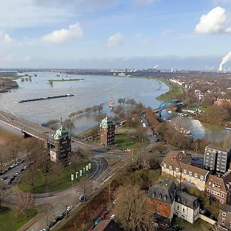 Am Freihafen 2*