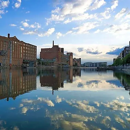 Am Freihafen 2*