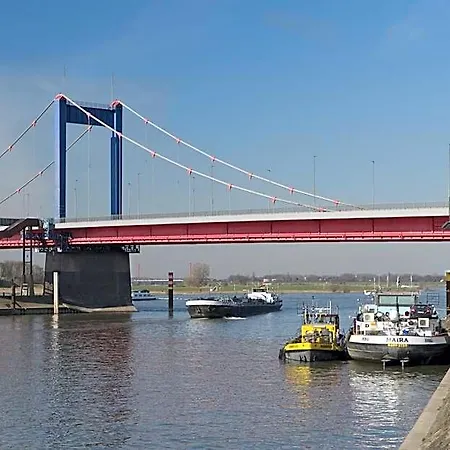 Am Freihafen 2*